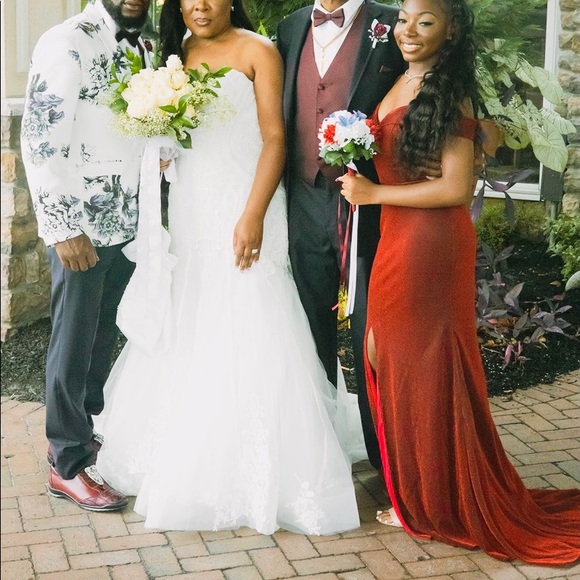 This ruby red w/ hints of shimmer gown is absolutely stunning & elegant😍🥂 - Picture 3 of 4